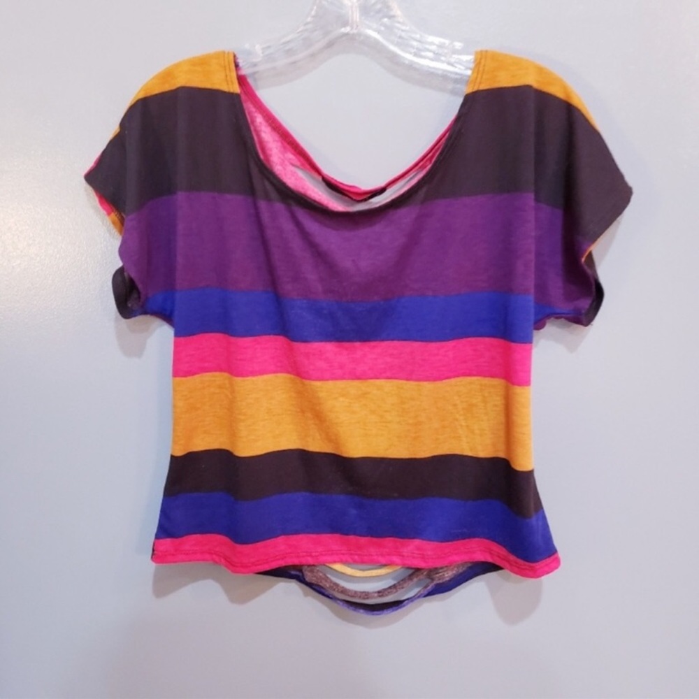 💜 3 for $18 or 5 for $25 💜 Love J Shredded striped crop top